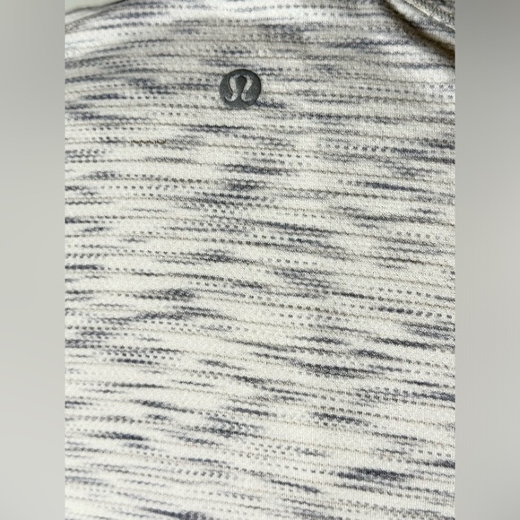 Heather white/gray loose fitting Lululemon top No Tag, Can Fit Someone M/L - Picture 4 of 5